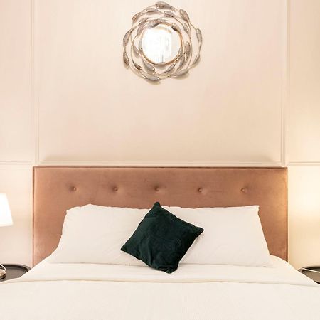 Exclusive Downtown Quentin Residence By Prestige Homes Budapest Esterno foto