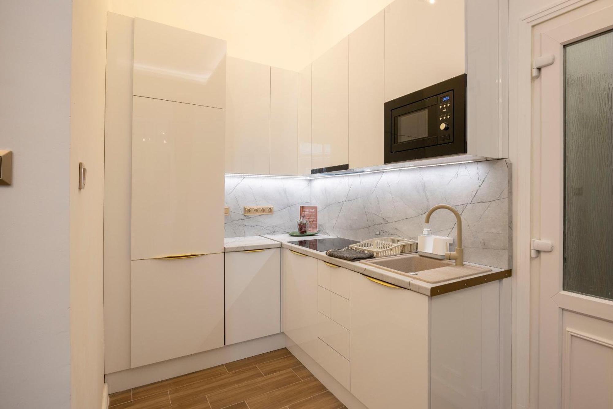 Exclusive Downtown Quentin Residence By Prestige Homes Budapest Esterno foto