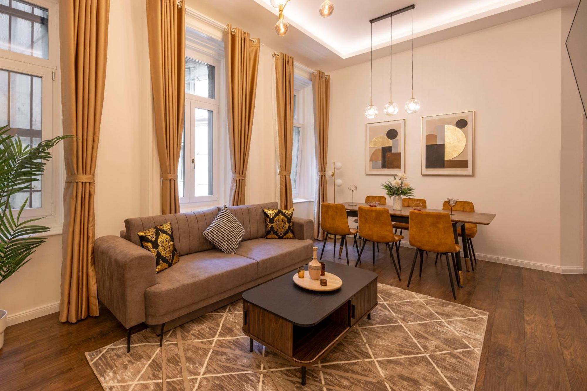Exclusive Downtown Quentin Residence By Prestige Homes Budapest Esterno foto
