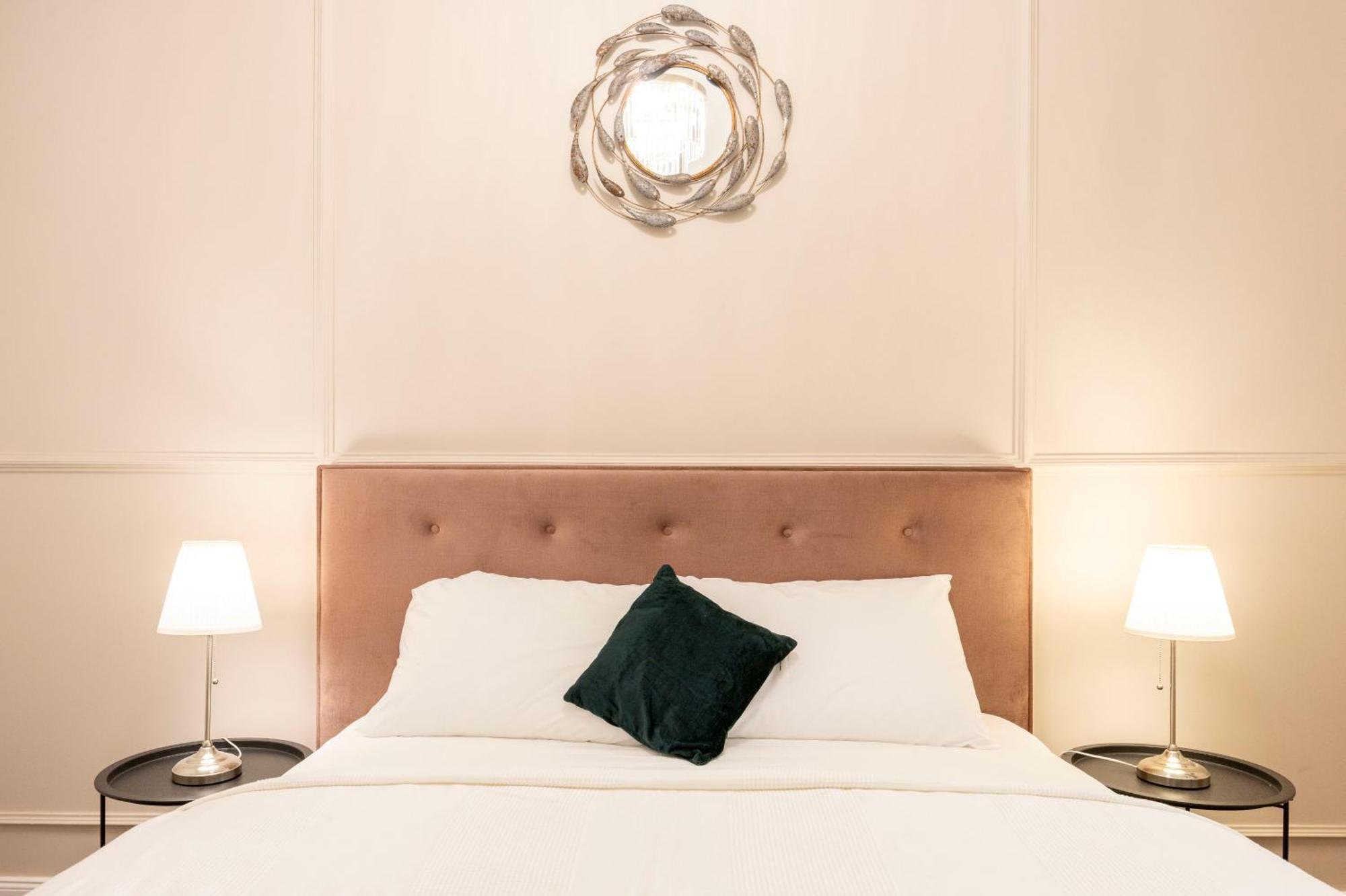Exclusive Downtown Quentin Residence By Prestige Homes Budapest Esterno foto